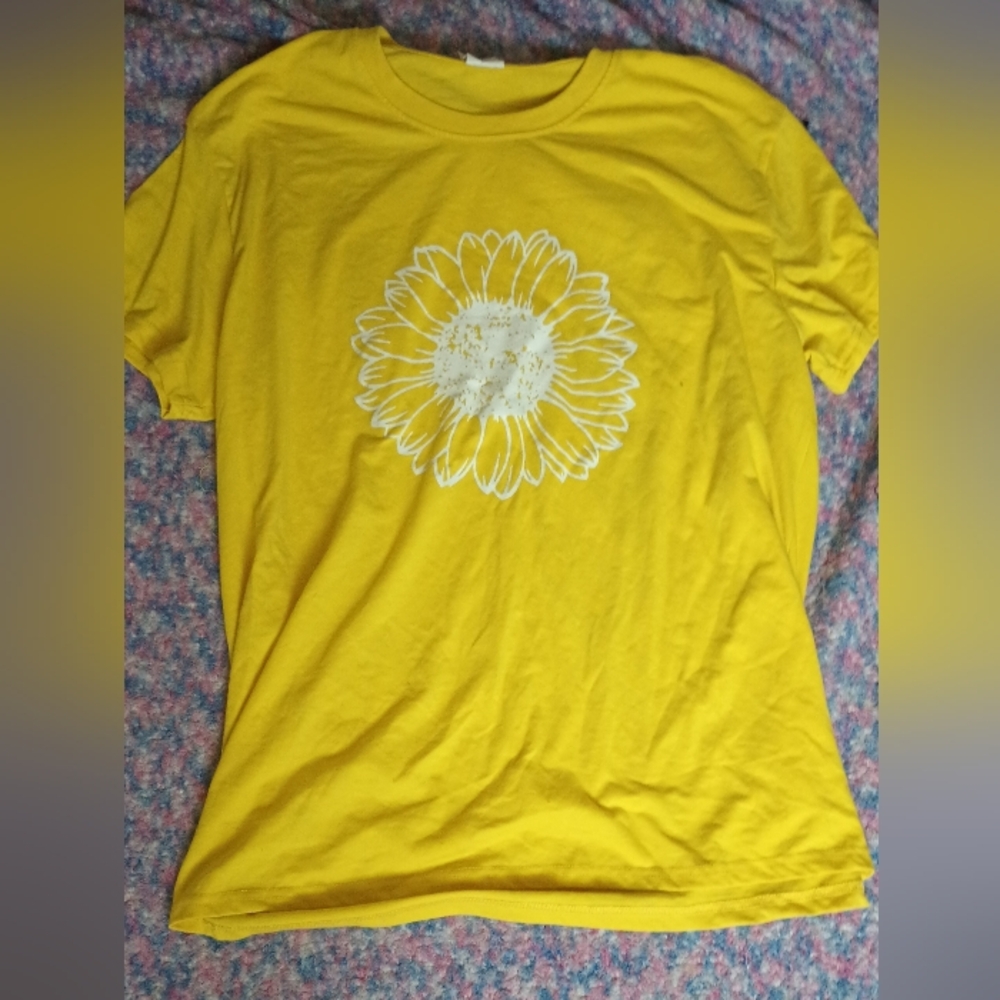 Daisy boutique yellow sunflower t shirt untied 2XL